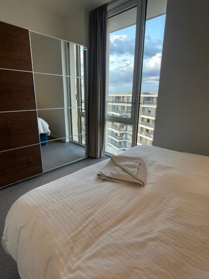 Luxury En-Suite Room Olympic Village In Shared Apartment London Exterior photo