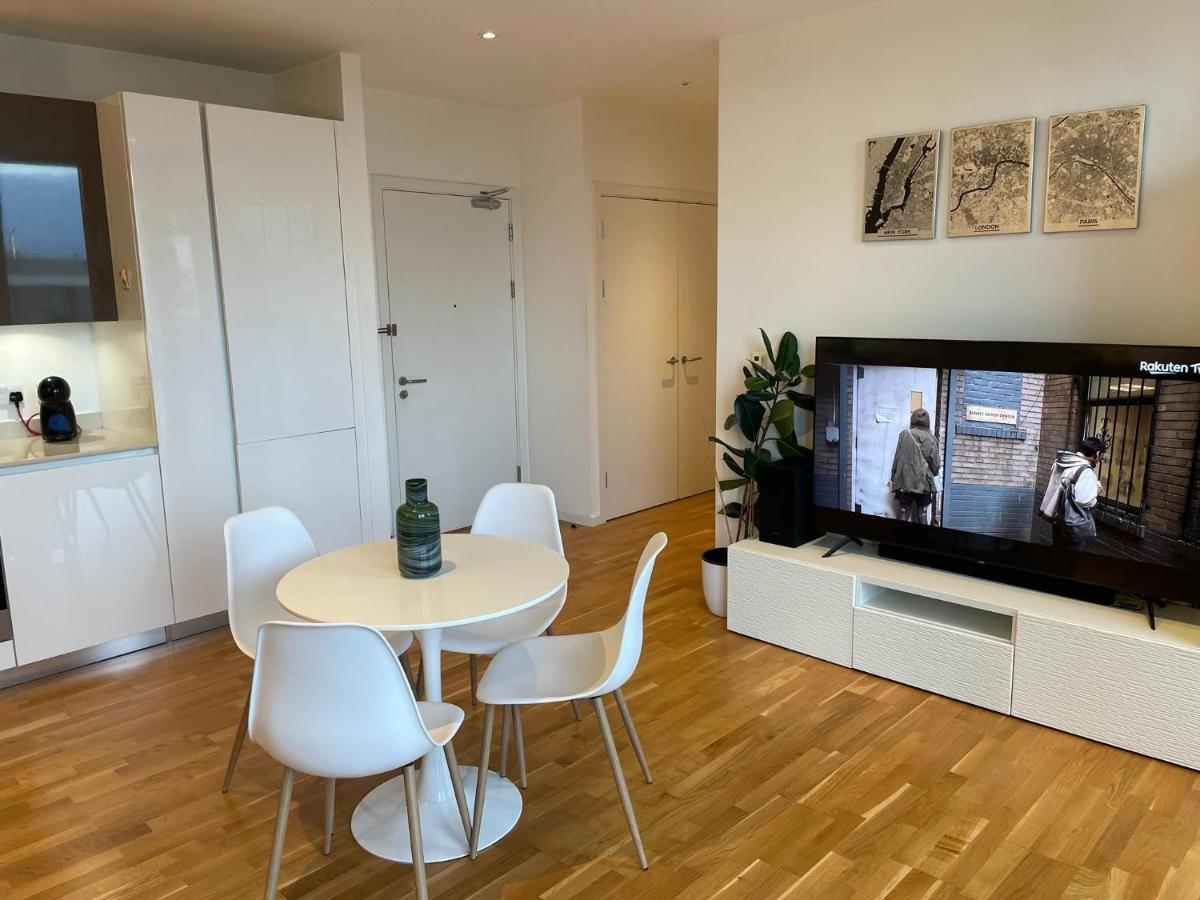 Luxury En-Suite Room Olympic Village In Shared Apartment London Exterior photo