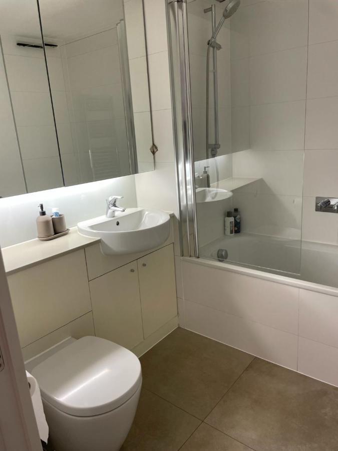 Luxury En-Suite Room Olympic Village In Shared Apartment London Exterior photo